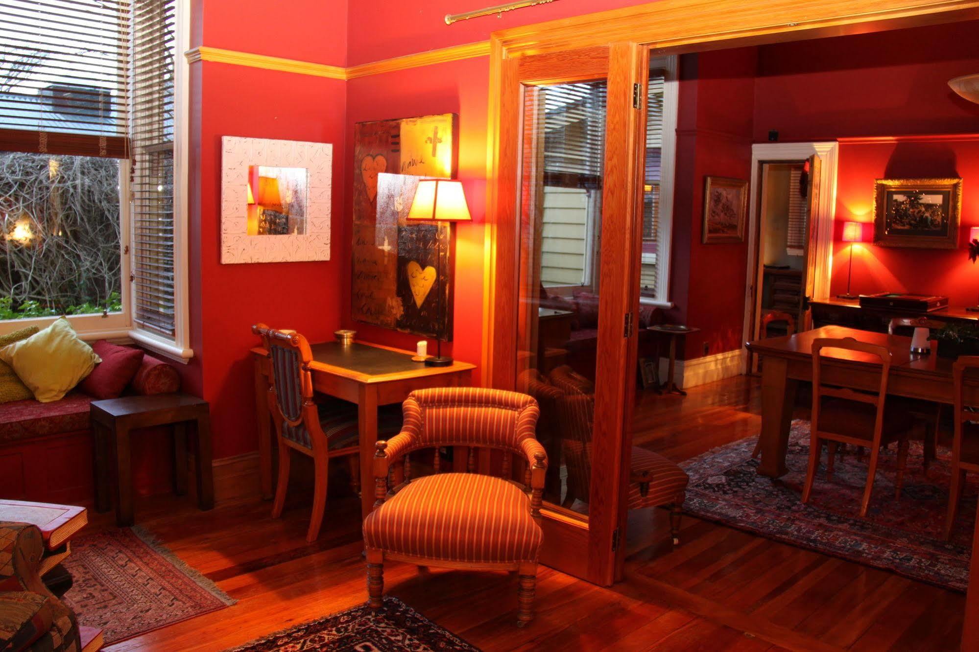 إنفيركارجِِيل Villa Rouge B&B المظهر الخارجي الصورة